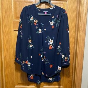 Vince Camuto 2X Dark Blue Blouse With Flower Print